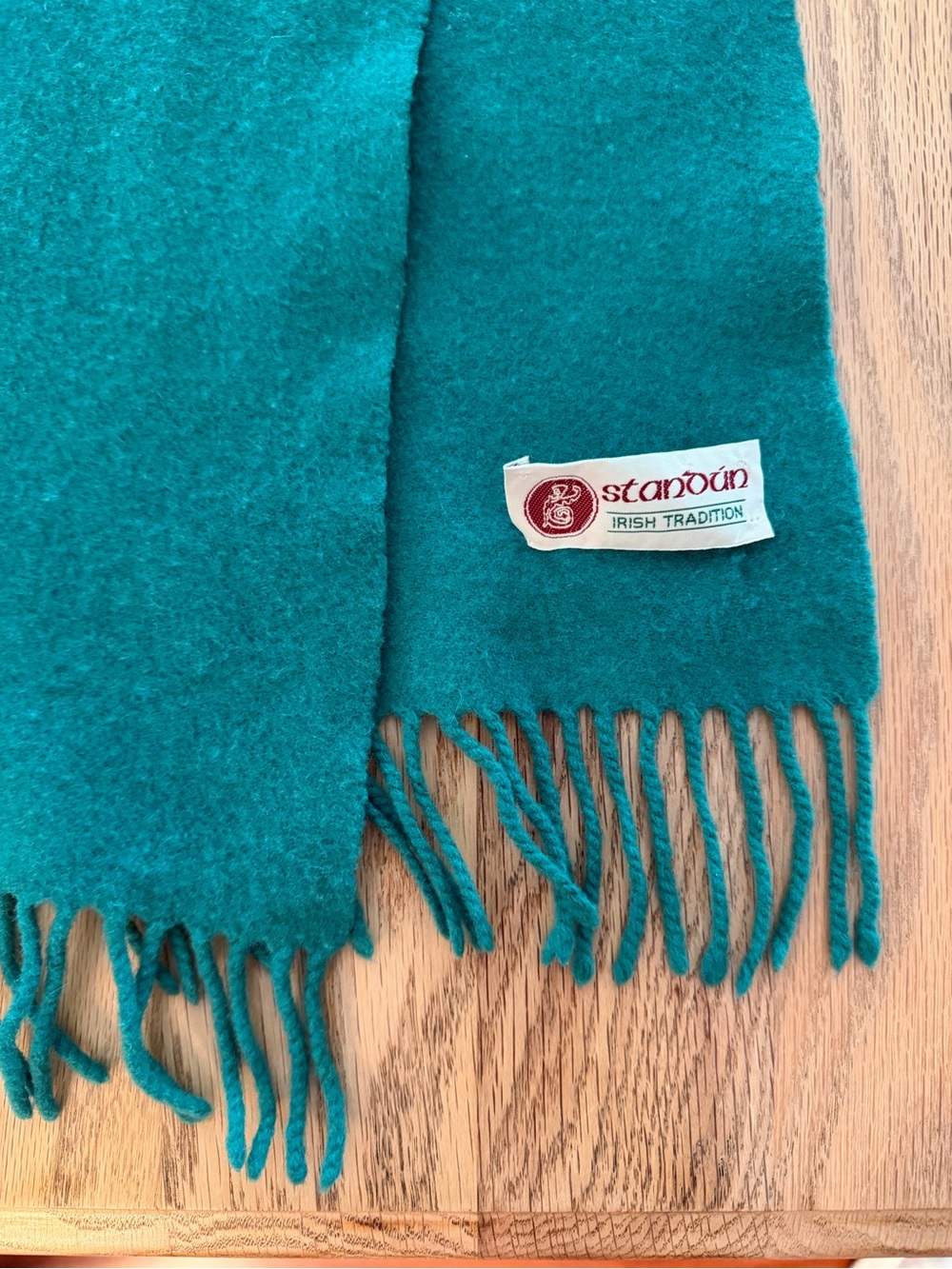 Standún Vintage Irish Tradition Women’s Green Solid Fringe Wool Scarf